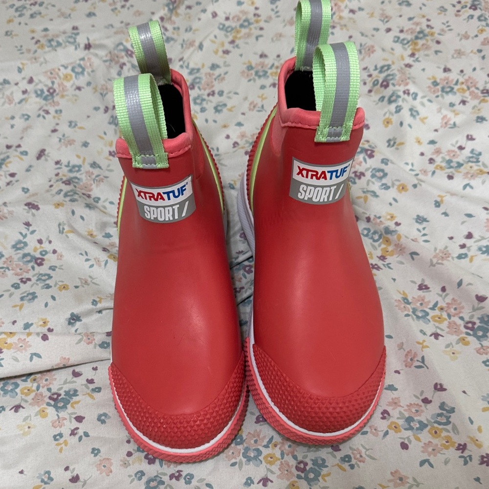 Women’s coral xtratuff sport boots brand new just not tags or box